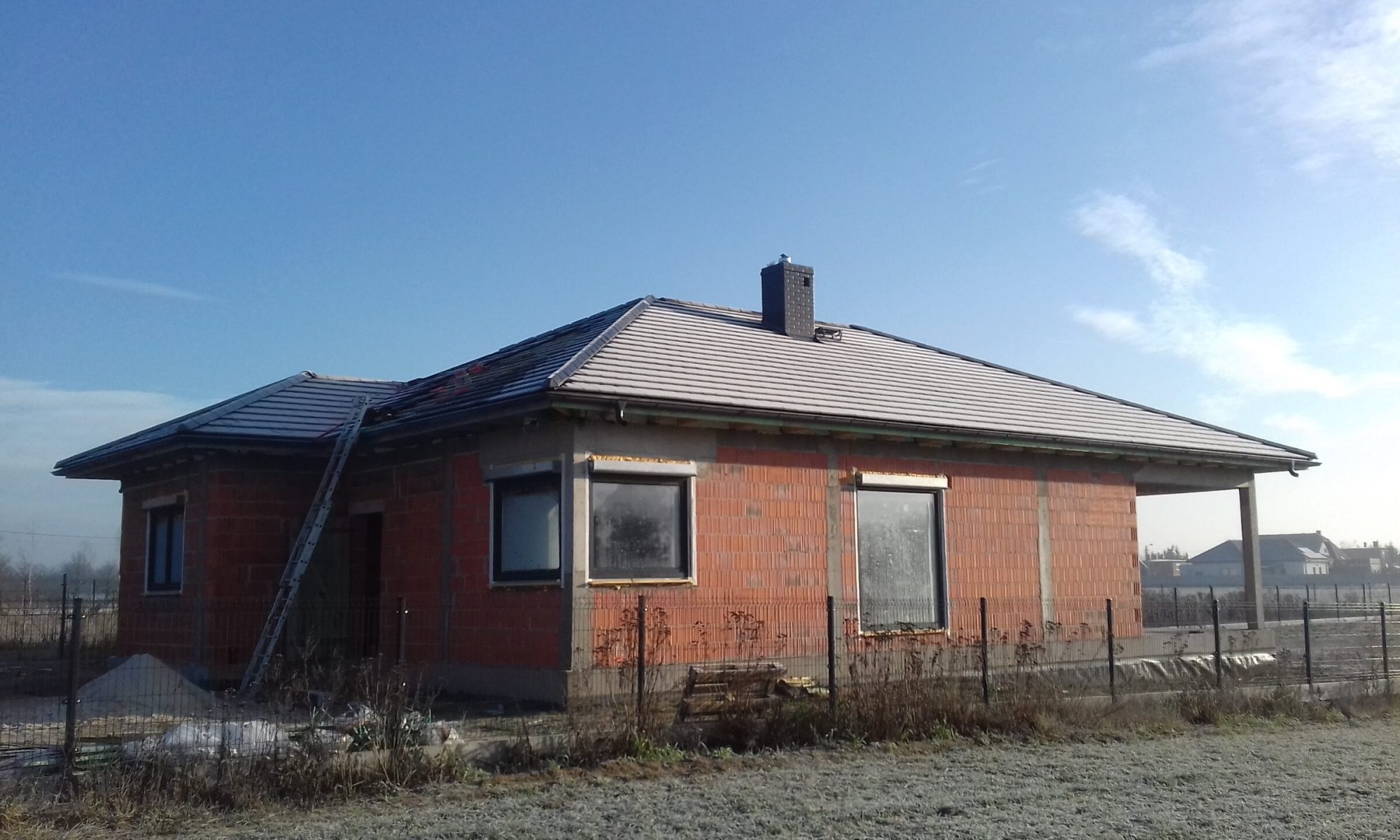 płaska dachówka na kopercie