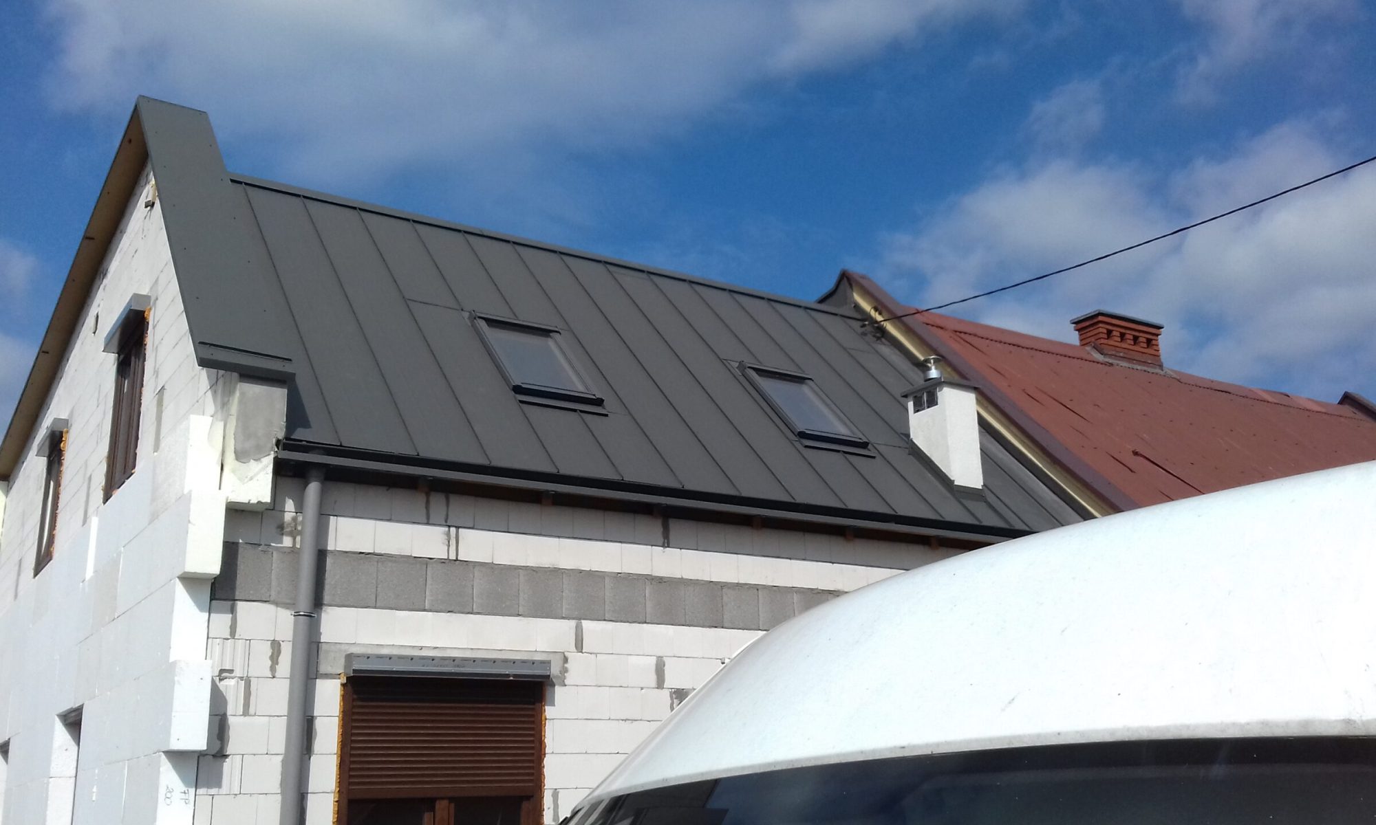 blacha-na-rabek-rynna-w-elewacji