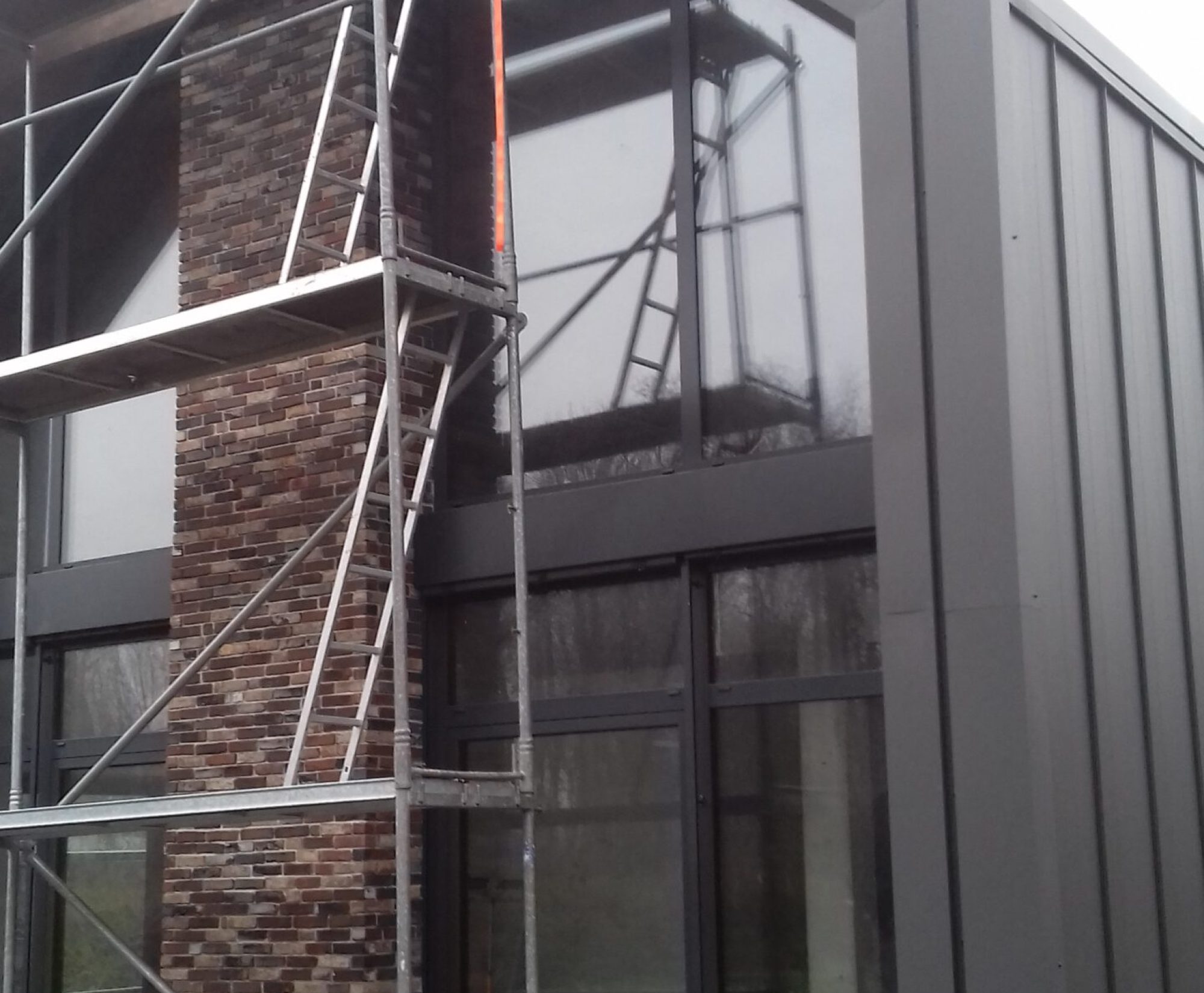 obrobki-blacharskie-szczytu-i-scian