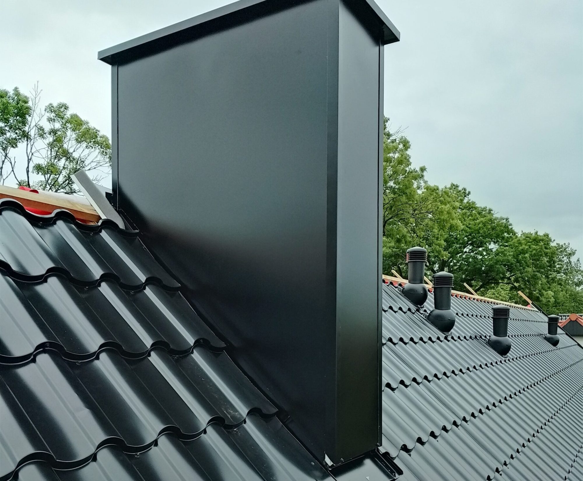 komin obrobiony blachą Dachtek